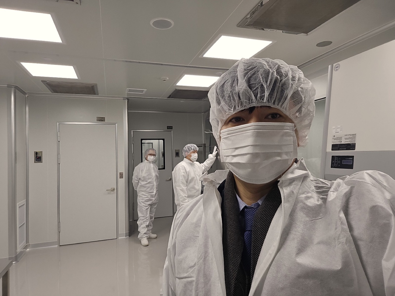 GMP cell processing cleanroom — biosafety cabinet
