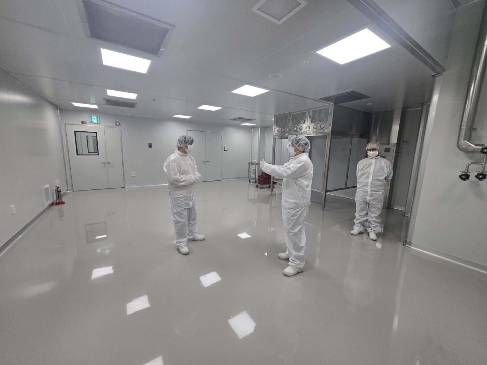 GMP suite for cell therapy manufacturing